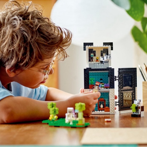 Lego Minecraft The Panda Haven Toy House with Animals NWT - Picture 3 of 11